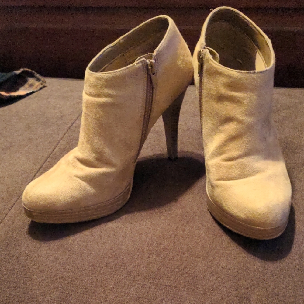 Elegant Tan Ankle Boots